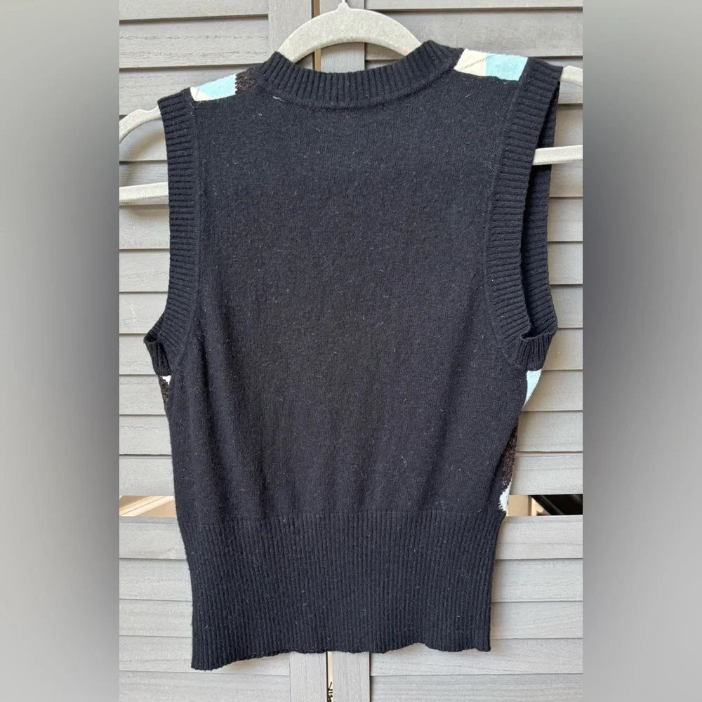 BCBGMaxAzria Cropped Fitted Angora and Wool V-neck Argyle Knit Sweater Vest - Picture 6 of 6